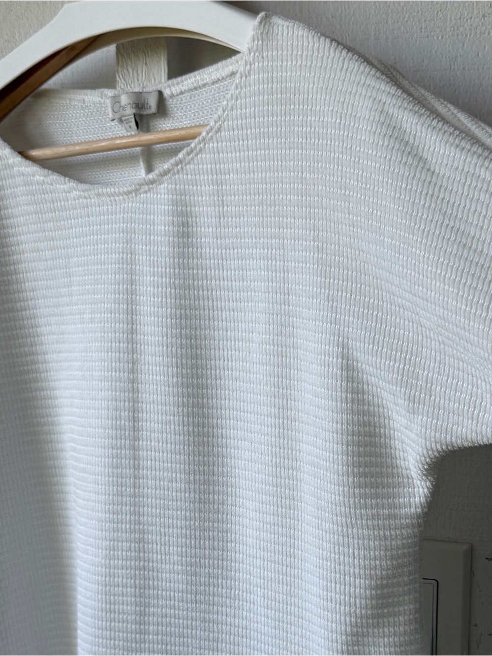 Chenault White Sweater | Size Medium | Gently Used Condition